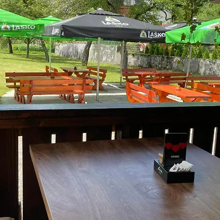 Vandrerhjem In Picerija Spajza *