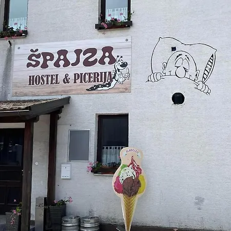 호스텔 In Picerija Spajza *