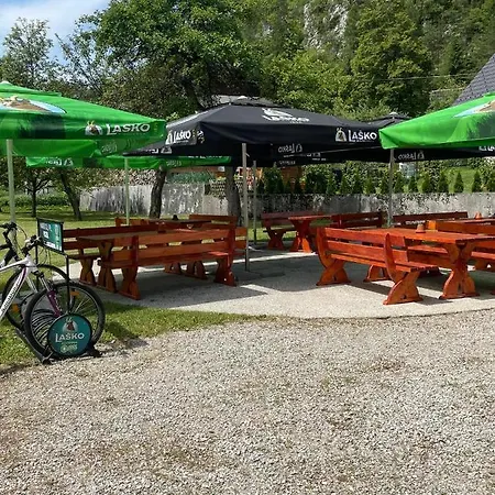 In Picerija Spajza Vandrerhjem Mojstrana