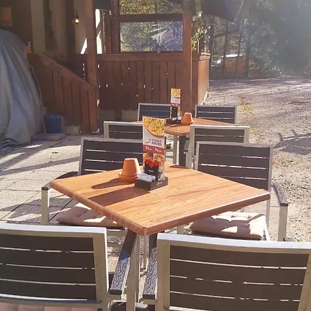 In Picerija Spajza 호스텔 모스트라나