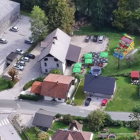 Vandrerhjem In Picerija Spajza