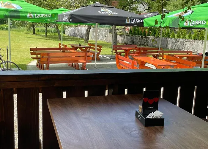 ホステル In Picerija Spajza *