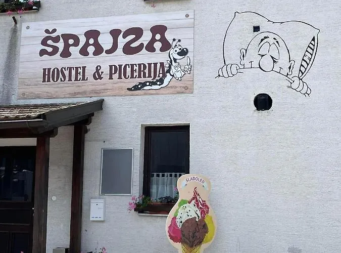 ホステル In Picerija Spajza *