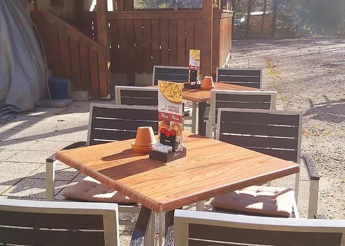 In Picerija Spajza ホステル モイストラナ