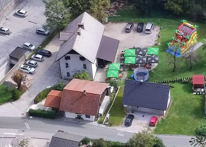 ホステル In Picerija Spajza